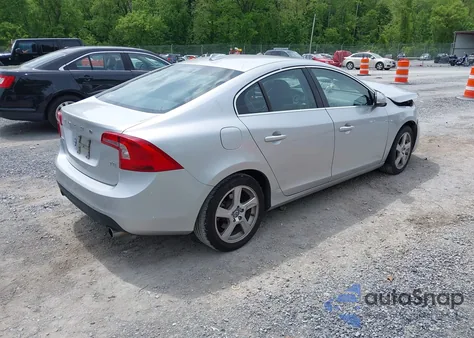 2012 Volvo S60 T5 z USA, uszkodzony, nr VIN YV1622FS1C2089122